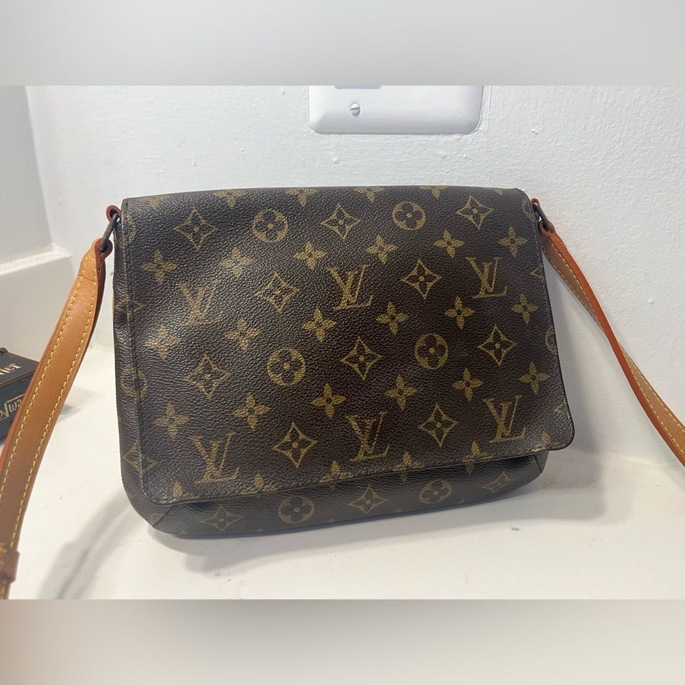 Louis Vuitton musette Tango w/ Long strap